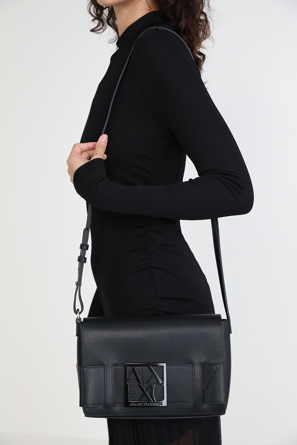 תמונת כל הלוק של תיק קרוס מרד 19